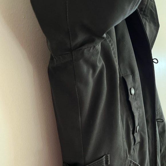 Canada Goose Kensington Slim Fit Parka in Black - Picture 15 of 16